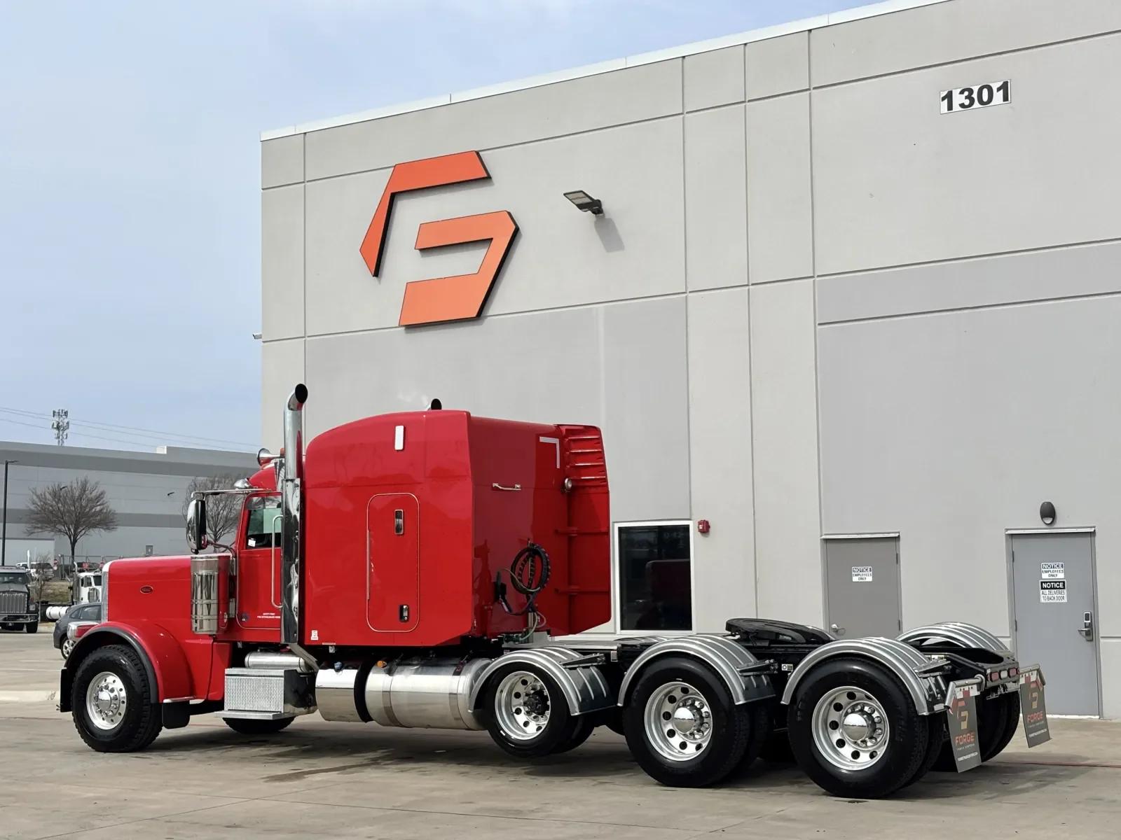 2024 Peterbilt 389 in Hutchins, TX — photo 6