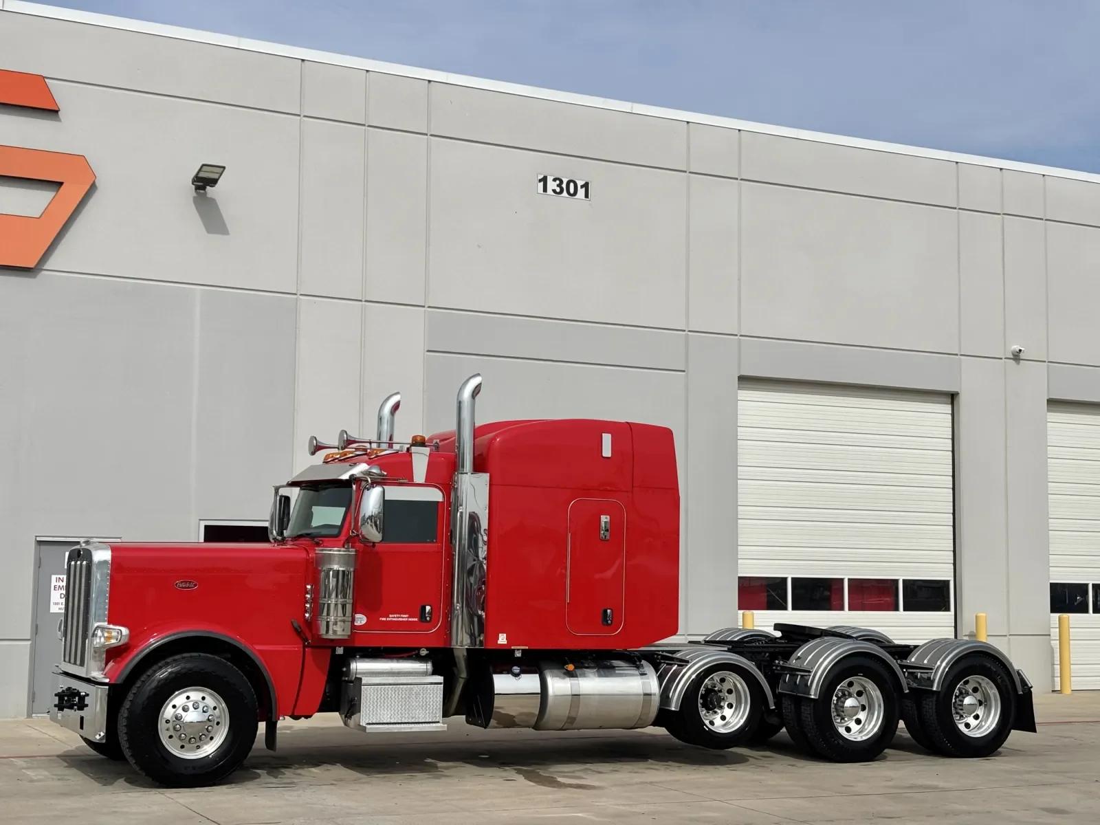 2024 Peterbilt 389 in Hutchins, TX — photo 2