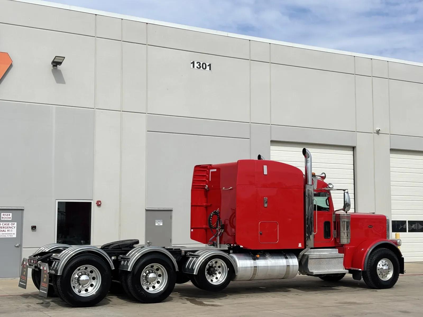 2024 Peterbilt 389 in Hutchins, TX — photo 5