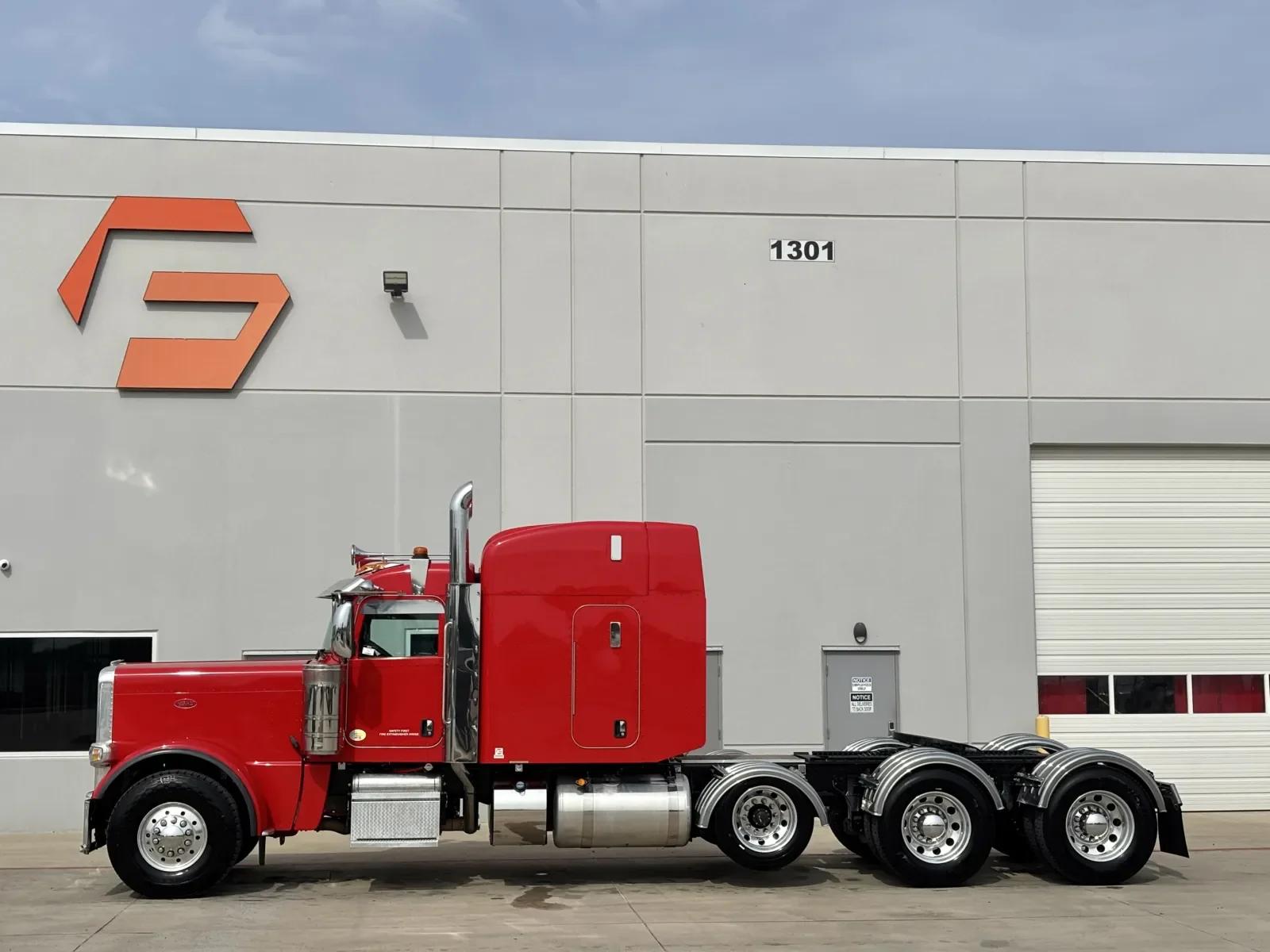 2024 Peterbilt 389 in Hutchins, TX — photo 4