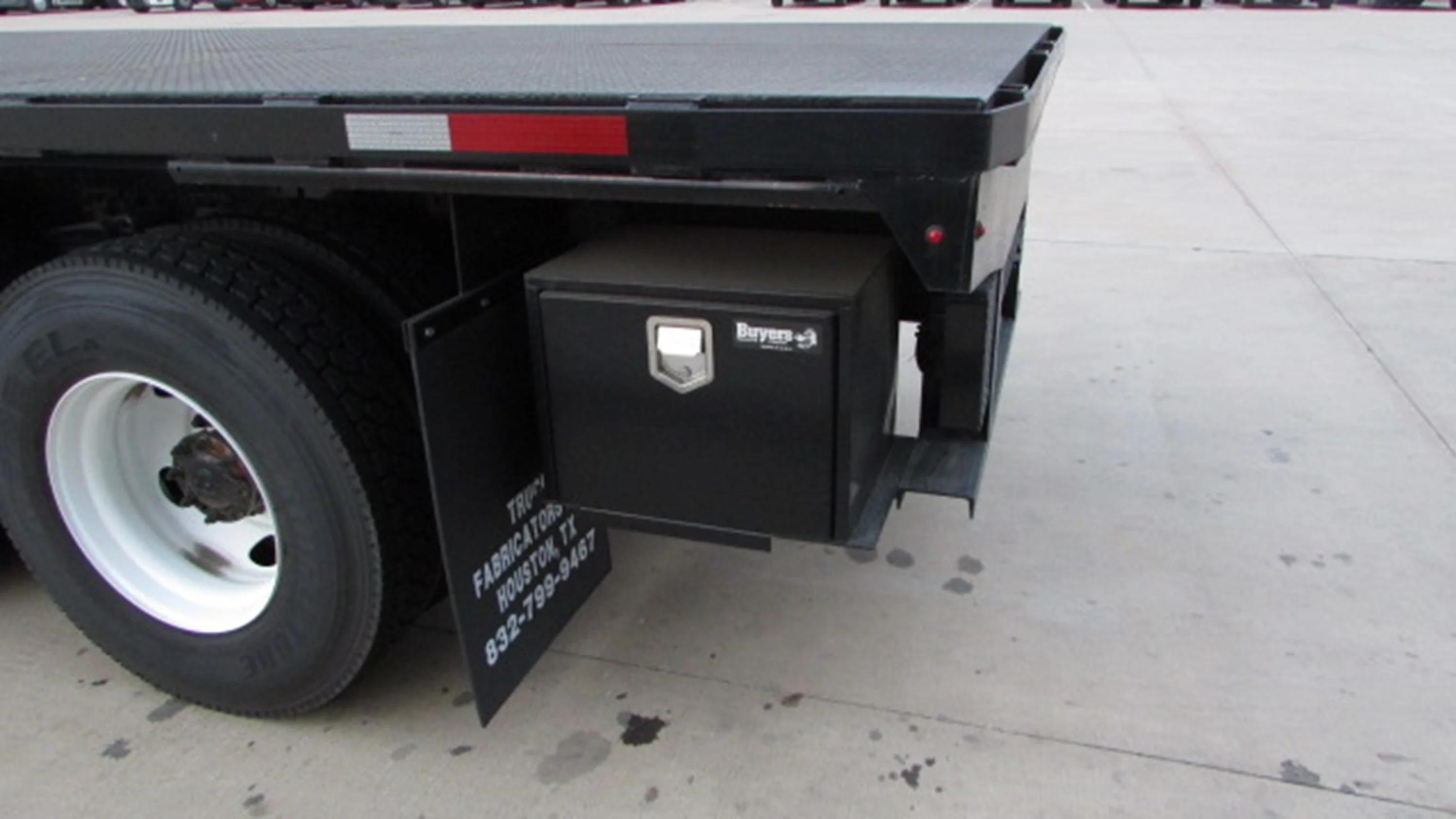 2025 Volvo in HOUSTON, TX — photo 8