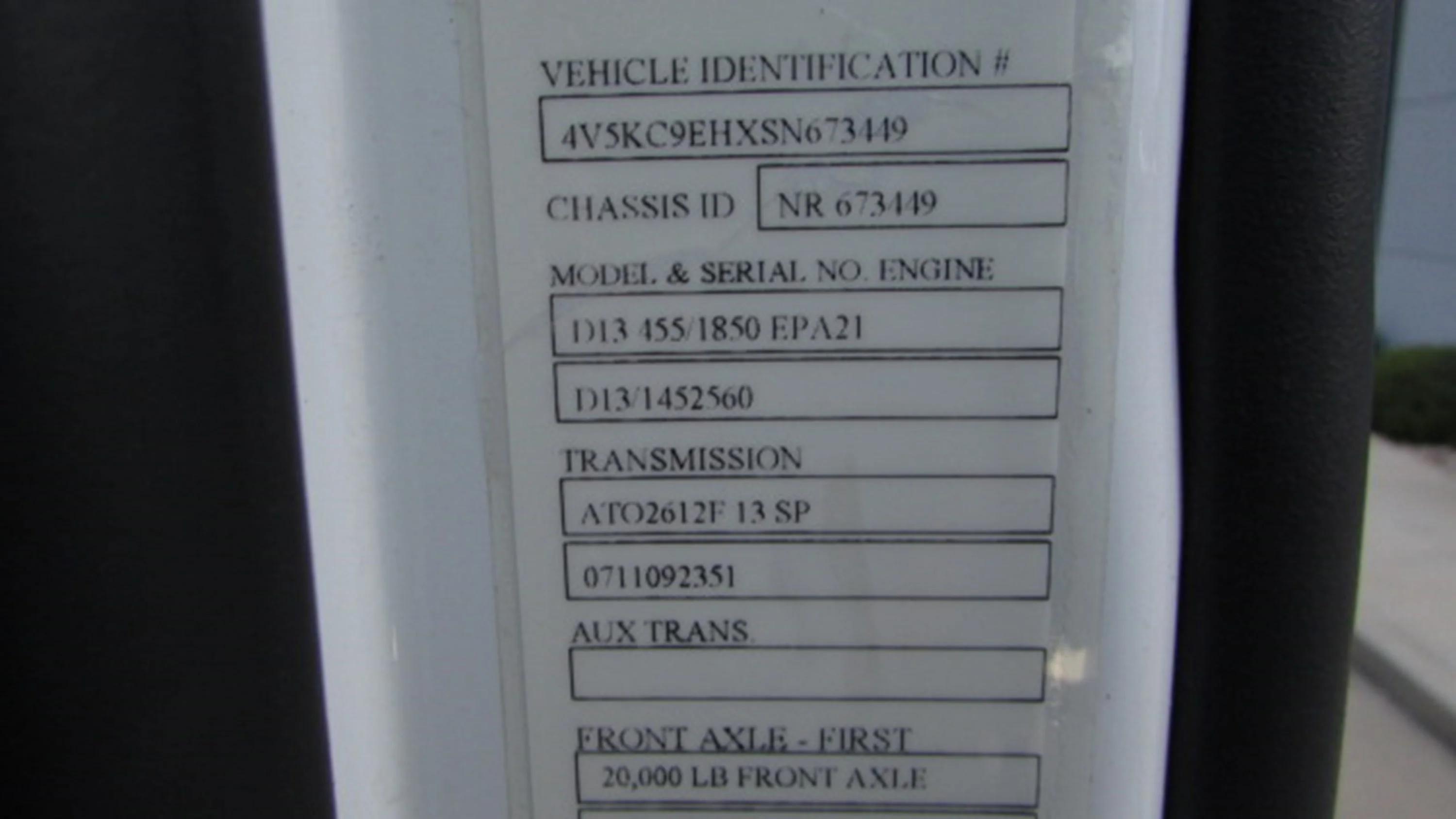2025 Volvo in HOUSTON, TX — photo 17
