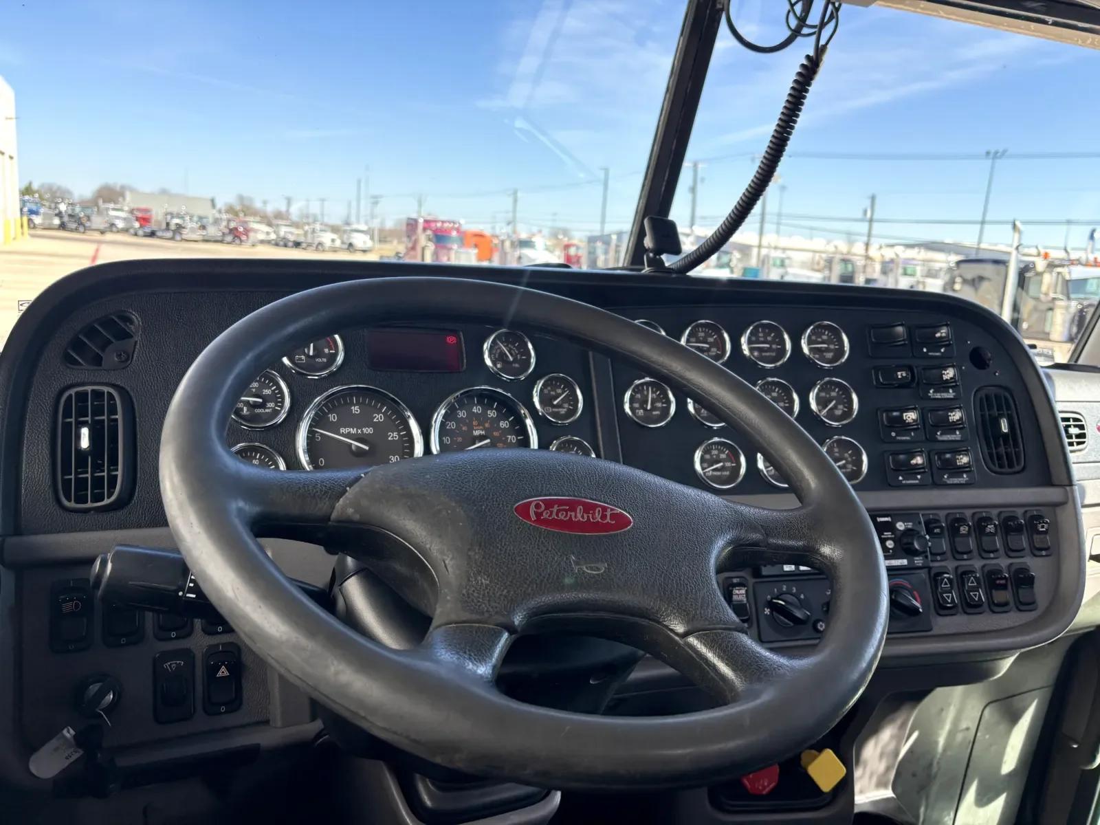 2022 Peterbilt 389 in Hutchins, TX — photo 16