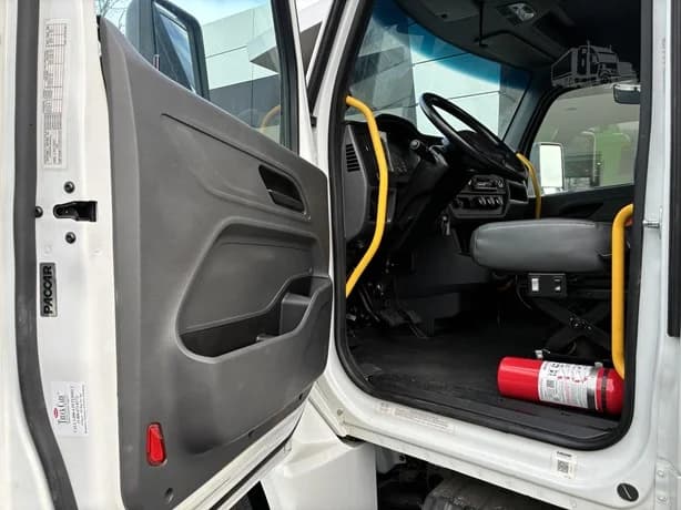 2025 Peterbilt 536 in Portland, OR — photo 14