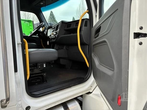 2025 Peterbilt 536 in Portland, OR — photo 11
