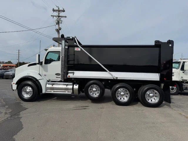 2025 Kenworth T880 in Indianapolis, IN — photo 9