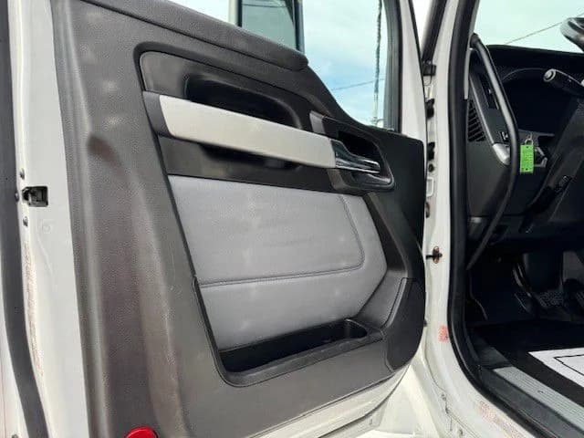 2025 Kenworth T880 in Indianapolis, IN — photo 18