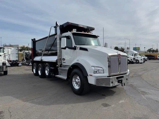 2025 Kenworth T880 in Indianapolis, IN — photo 4