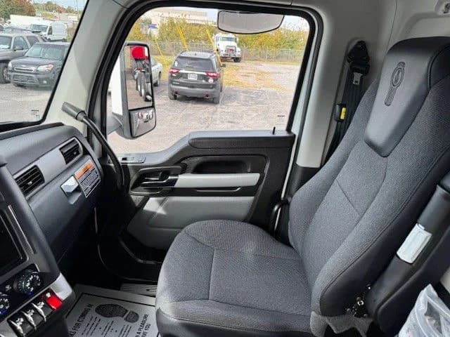 2025 Kenworth T880 in Indianapolis, IN — photo 24