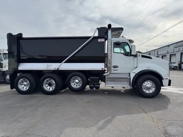 2025 Kenworth T880 in Indianapolis, IN — photo 5