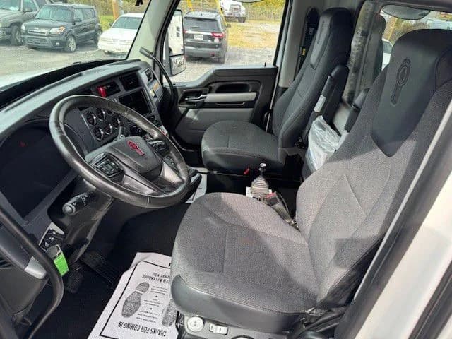 2025 Kenworth T880 in Indianapolis, IN — photo 19