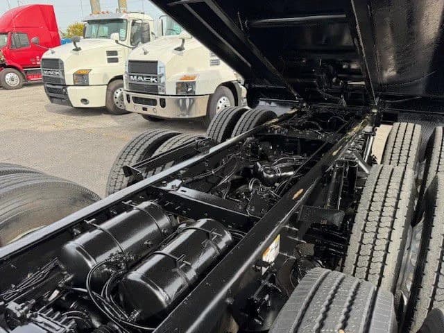 2025 Kenworth T880 in Indianapolis, IN — photo 11