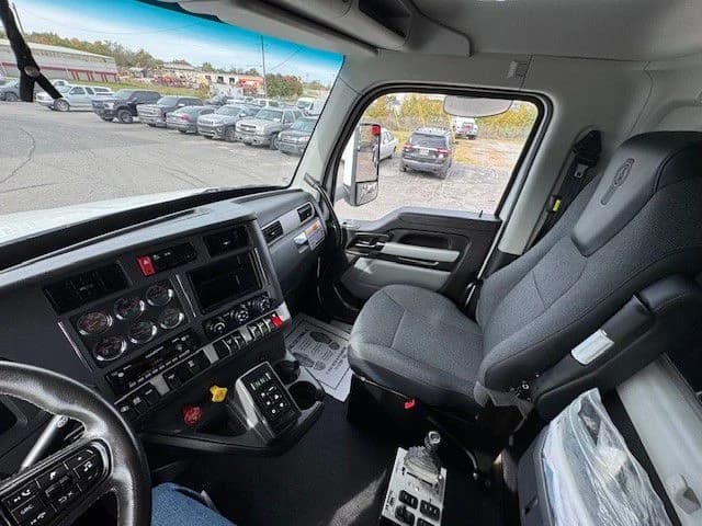2025 Kenworth T880 in Indianapolis, IN — photo 26