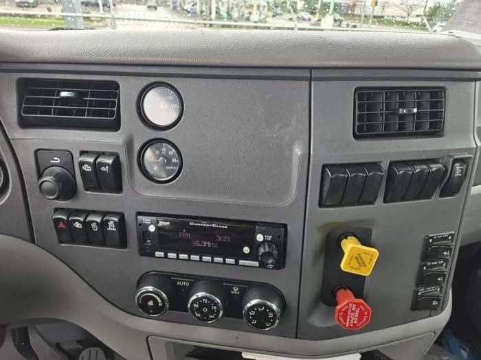 2016 Peterbilt 579 — photo 6
