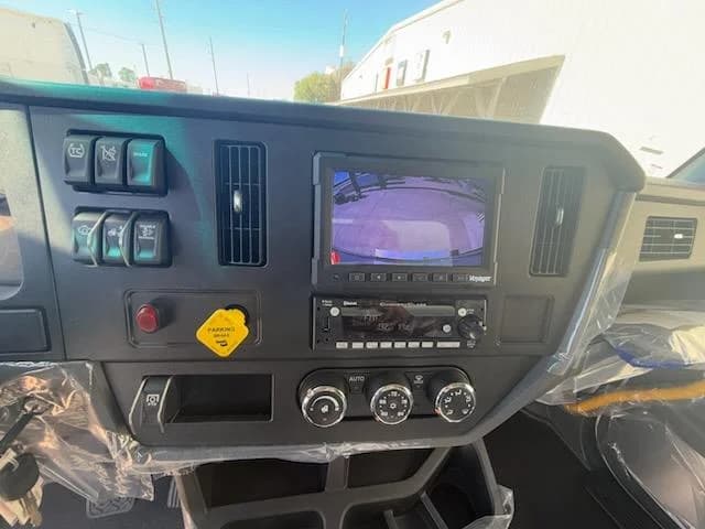 2025 Peterbilt 536 — photo 9