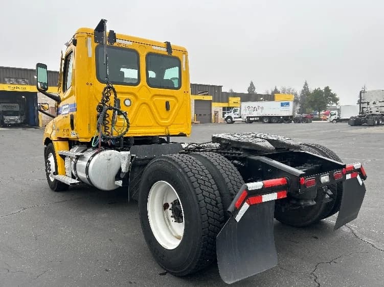2022 Freightliner Cascadia in Sacramento, CA — photo 5