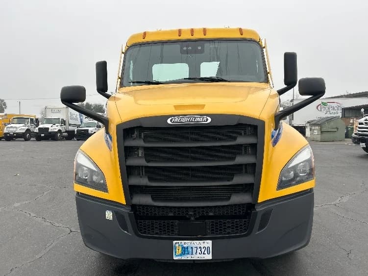 2022 Freightliner Cascadia in Sacramento, CA — photo 2