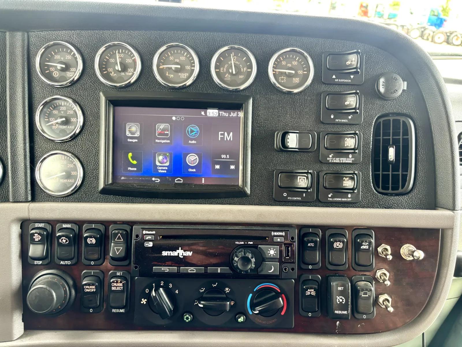 2021 Peterbilt 389 in Hutchins, TX — photo 18