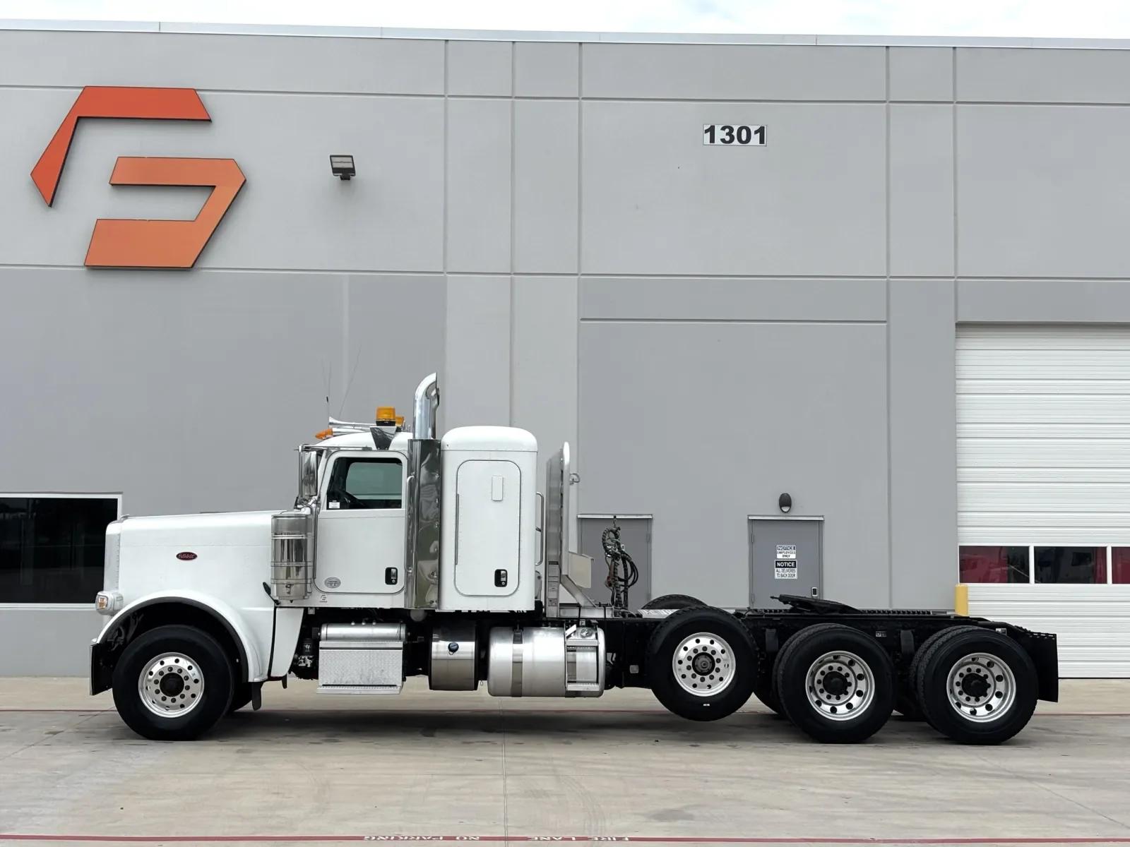 2021 Peterbilt 389 in Hutchins, TX — photo 4