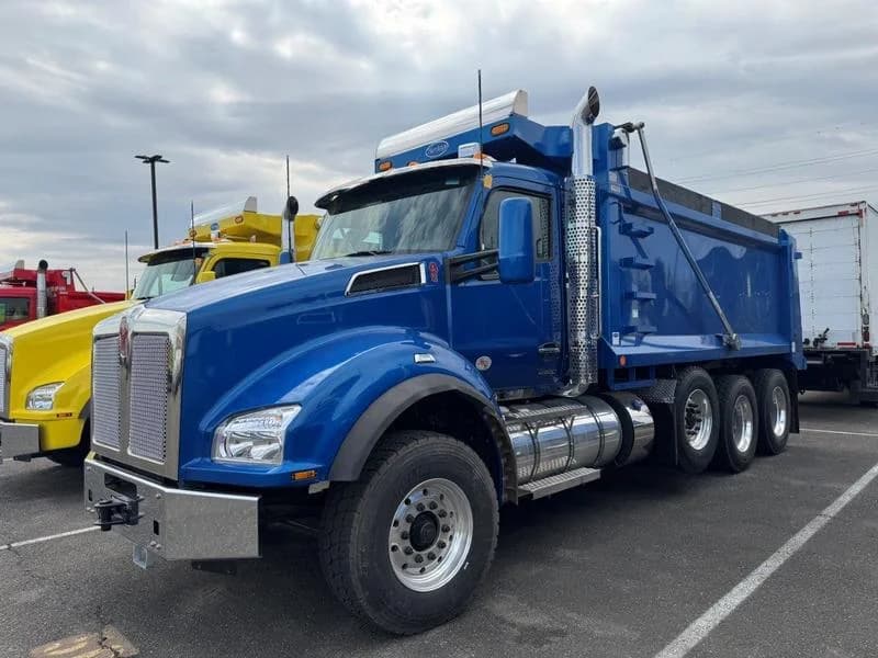 2025 Kenworth T880