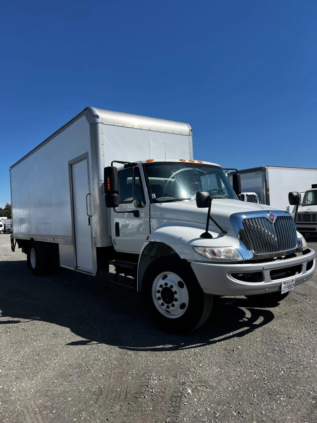 2018 International 4300 in West Sacramento, CA — photo 3
