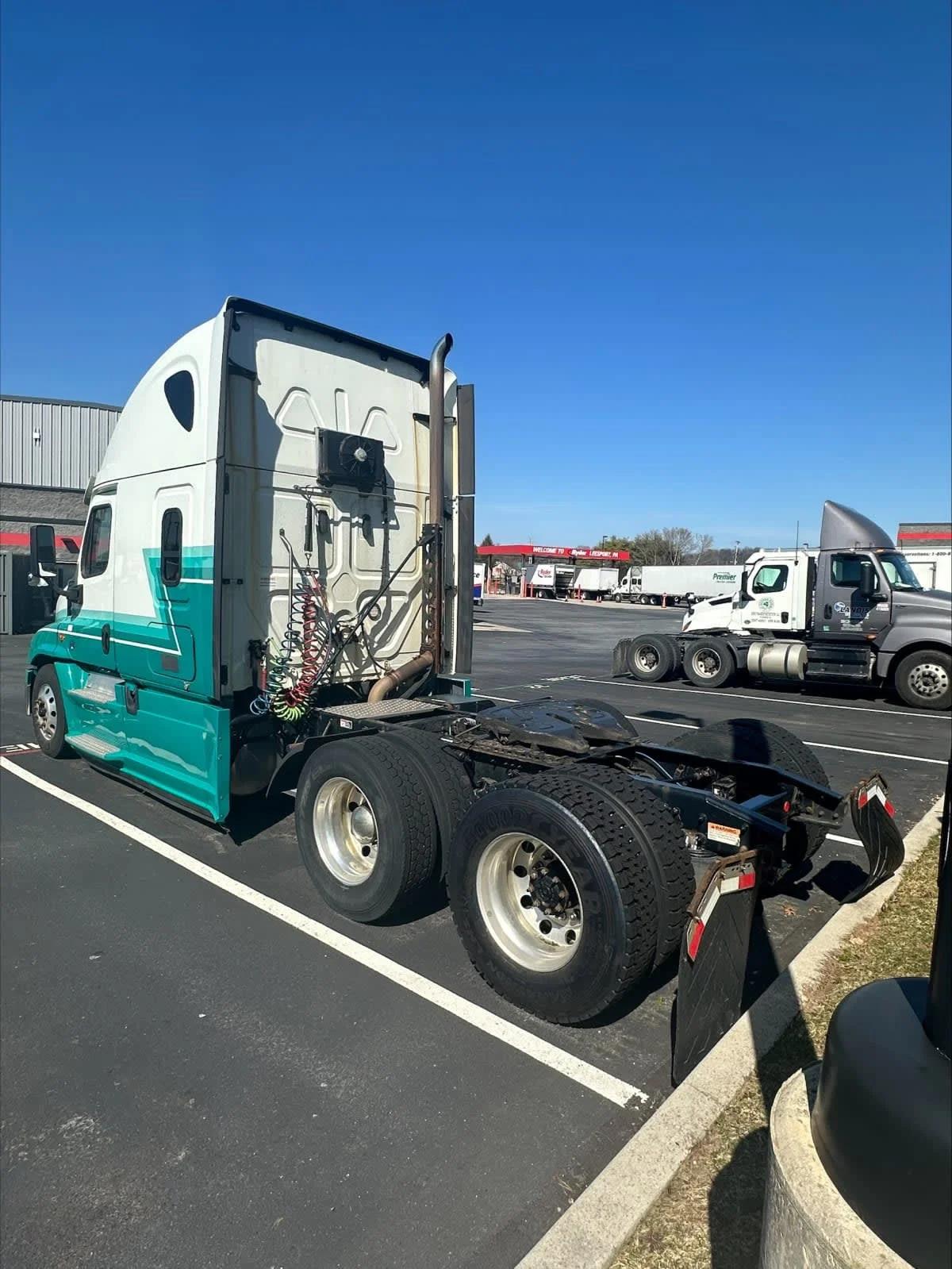 2019 Freightliner Cascadia in Allentown, PA — photo 6