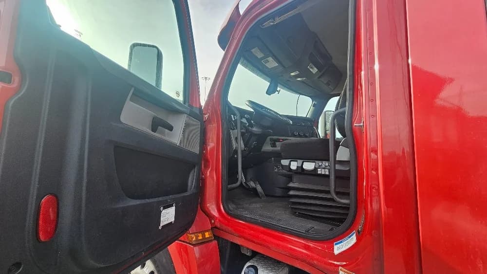 2019 Freightliner Cascadia in Edison, NJ — photo 9