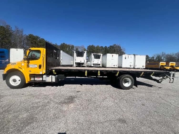 2019 Freightliner M2 106 in Cincinnati, OH — photo 4