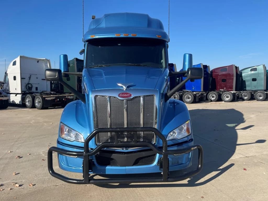 2023 Peterbilt 579 in Lowell, AR — photo 8