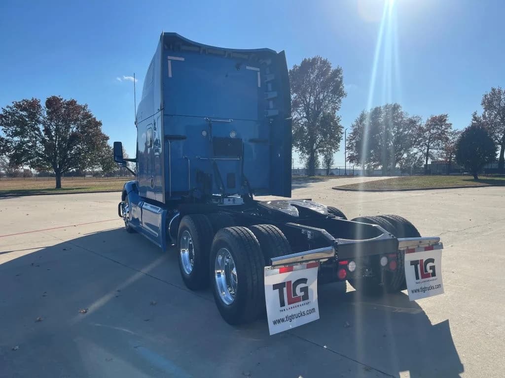 2023 Peterbilt 579 in Lowell, AR — photo 3