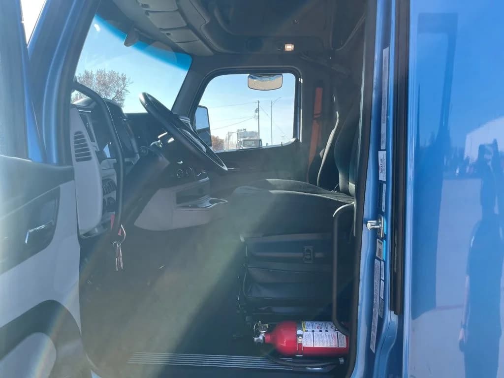 2023 Peterbilt 579 in Lowell, AR — photo 10