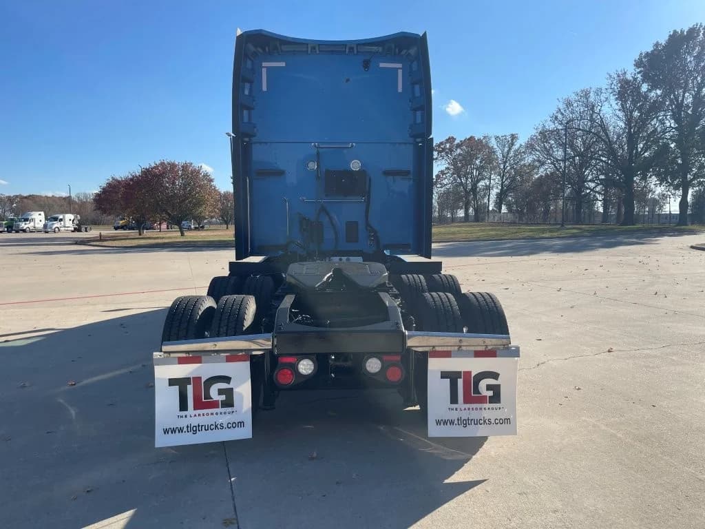2023 Peterbilt 579 in Lowell, AR — photo 4