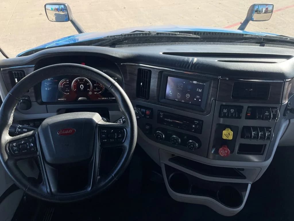2023 Peterbilt 579 in Lowell, AR — photo 12