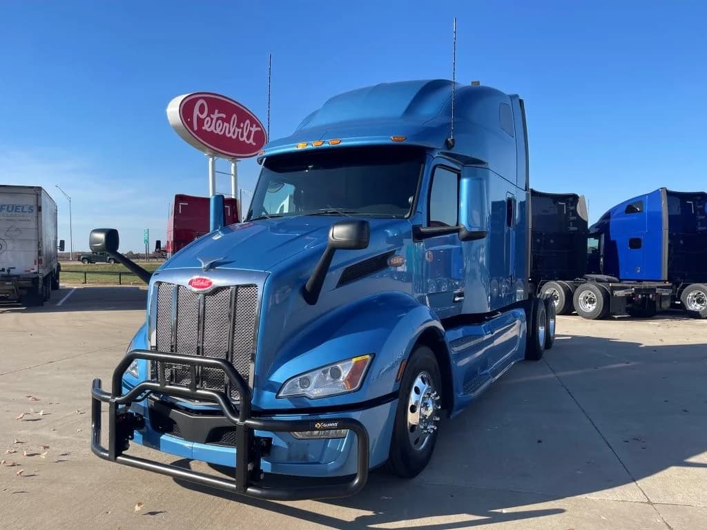 2023 Peterbilt 579 in Lowell, AR