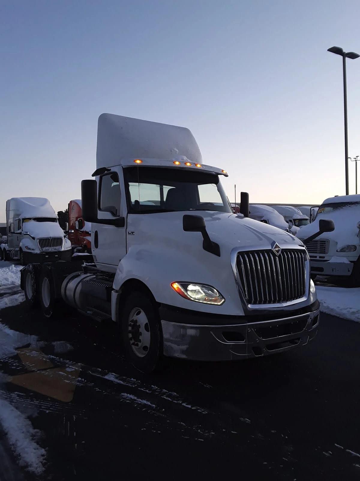 2019 International LT in Bolingbrook, IL — photo 3
