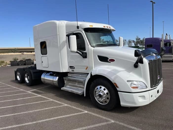2022 Peterbilt 579 in Phoenix, AZ — photo 6