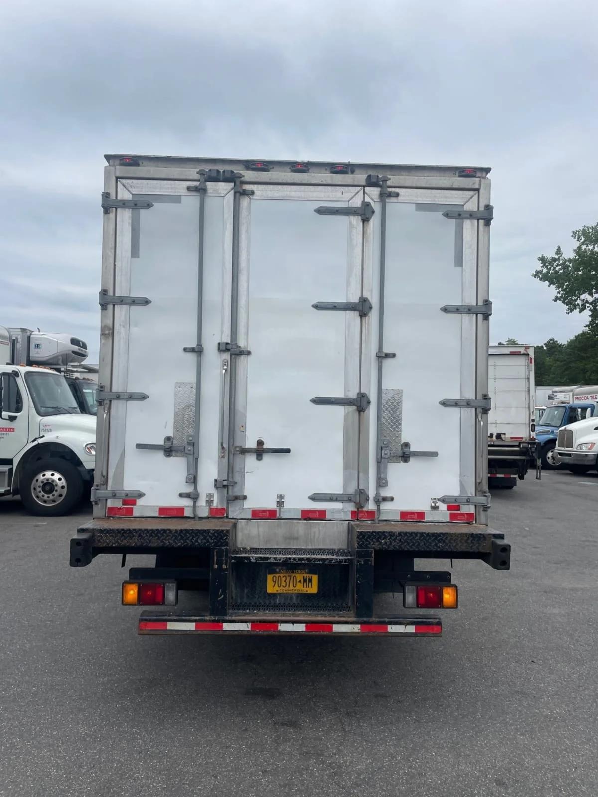 2019 Isuzu NQR in Farmingdale, NY — photo 5