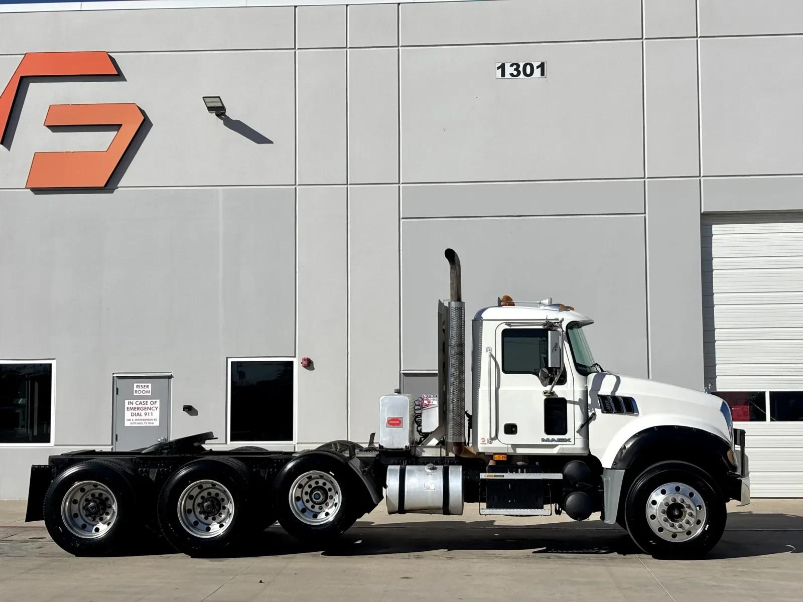 2010 Mack Granite in Hutchins, TX — photo 3