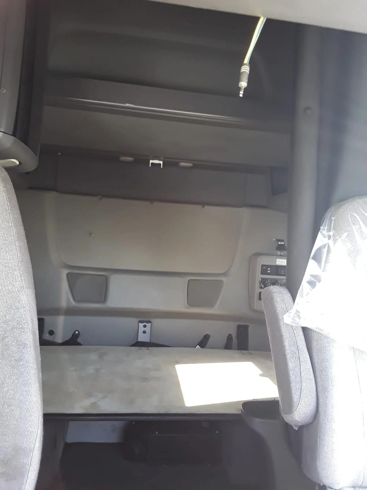 2019 International LT in Bolingbrook, IL — photo 8