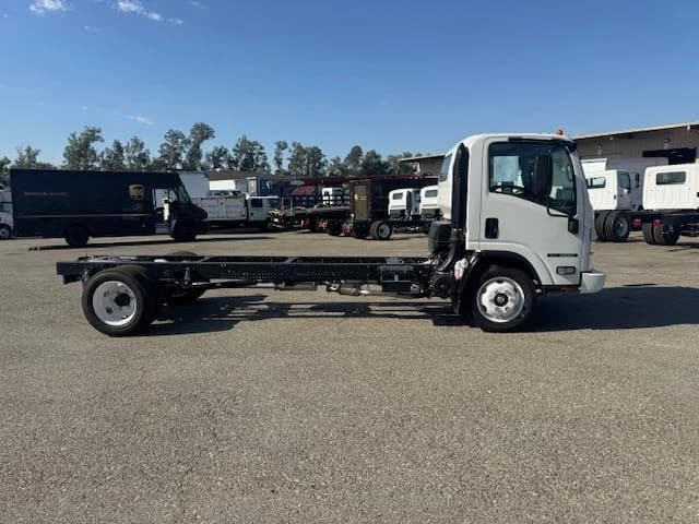 2026 Isuzu NRR — photo 9