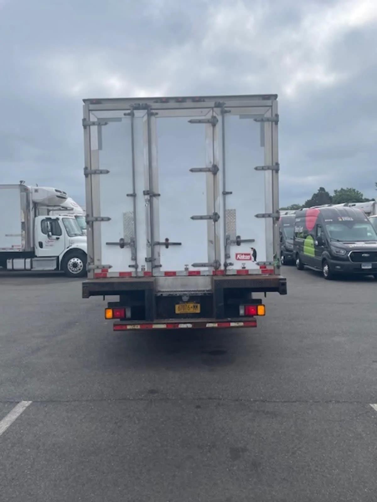 2019 Isuzu NQR in Farmingdale, NY — photo 5
