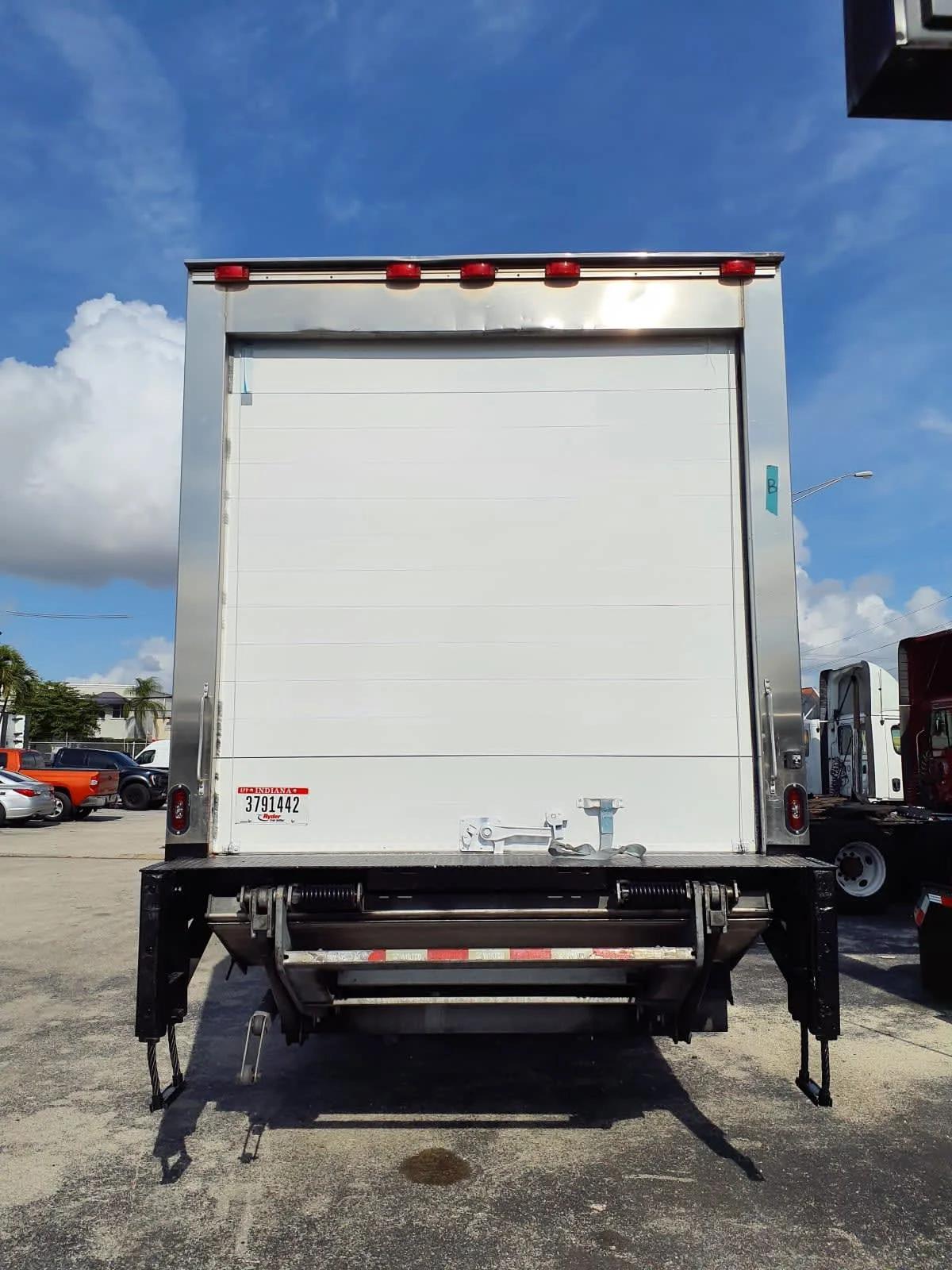 2019 Freightliner M2 106 in Miami, FL — photo 5