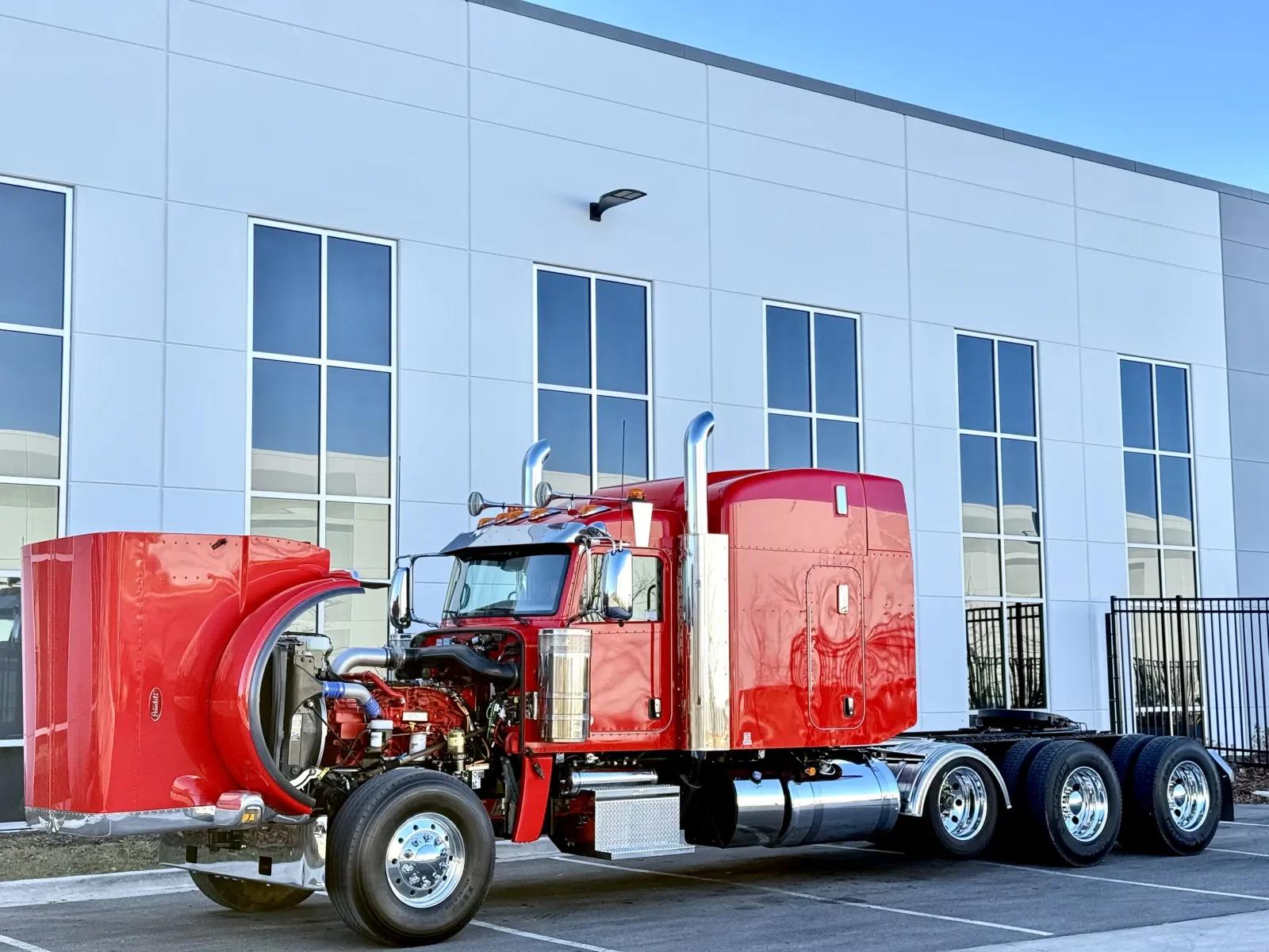 2024 Peterbilt 389 in New Lenox, IL — photo 10