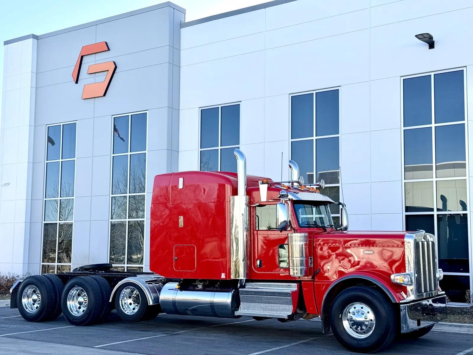 2024 Peterbilt 389 in New Lenox, IL — photo 2
