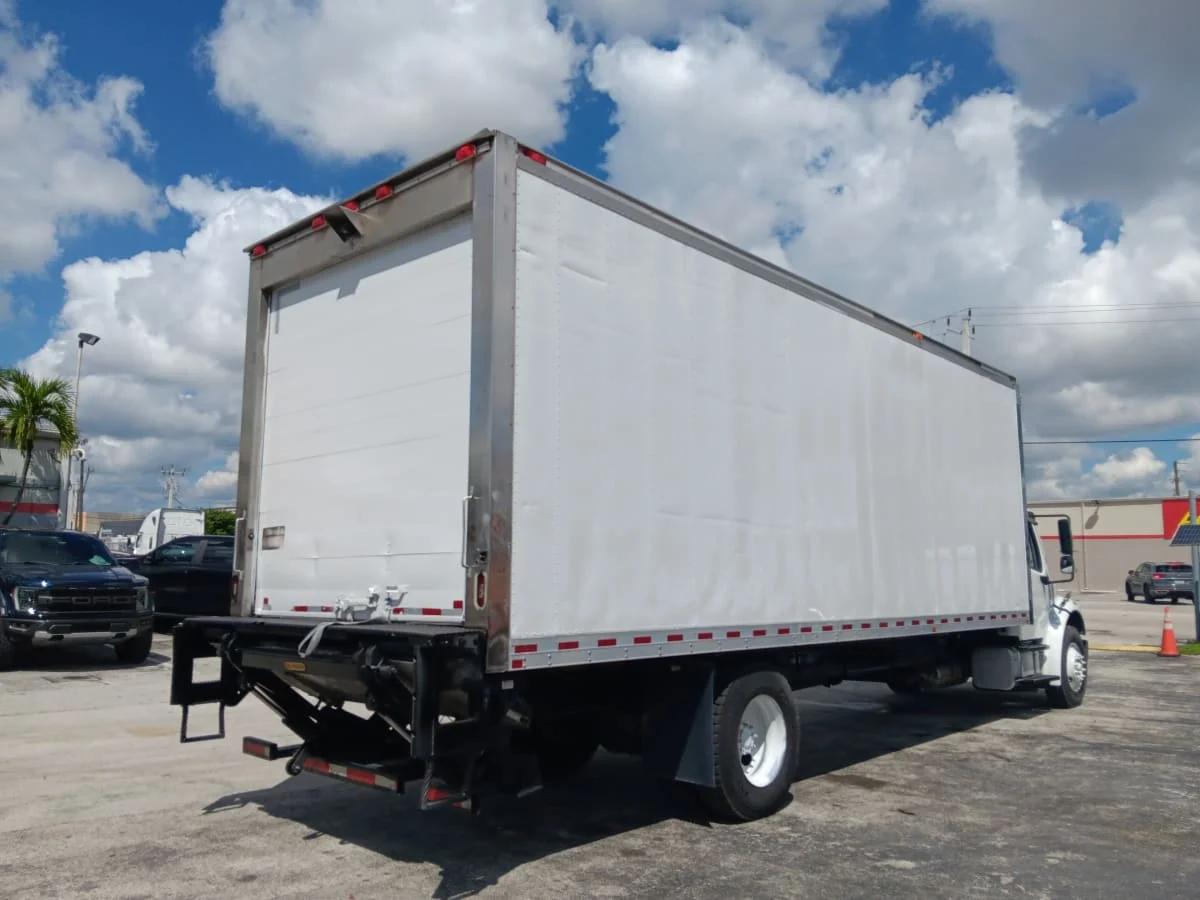 2018 Freightliner M2 106 in Miami, FL — photo 4