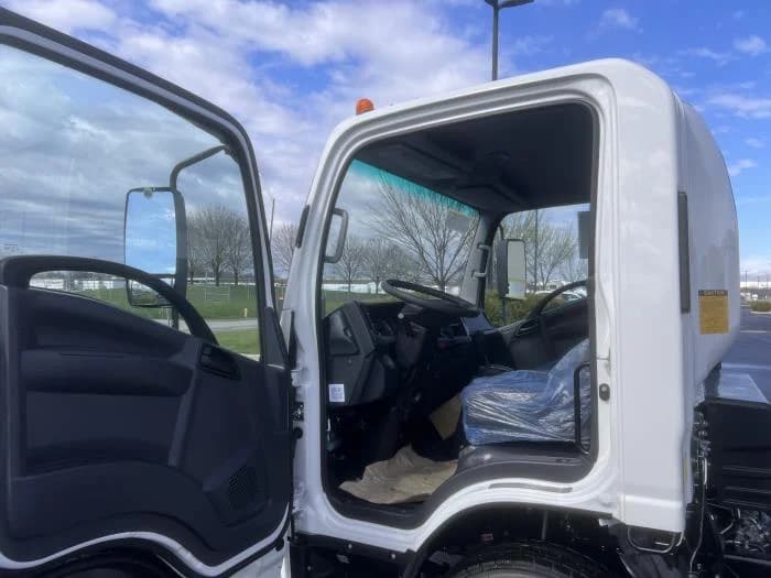 2025 Isuzu NRR in Dayton, OH — photo 10