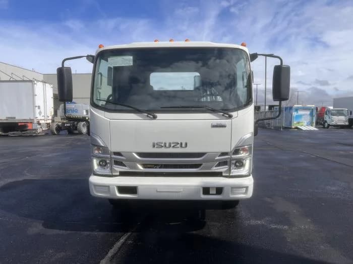 2025 Isuzu NRR in Dayton, OH — photo 4