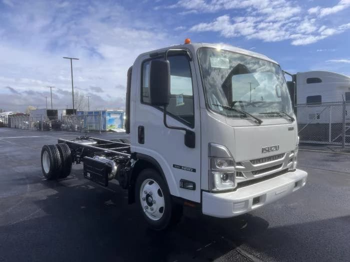 2025 Isuzu NRR in Dayton, OH — photo 5