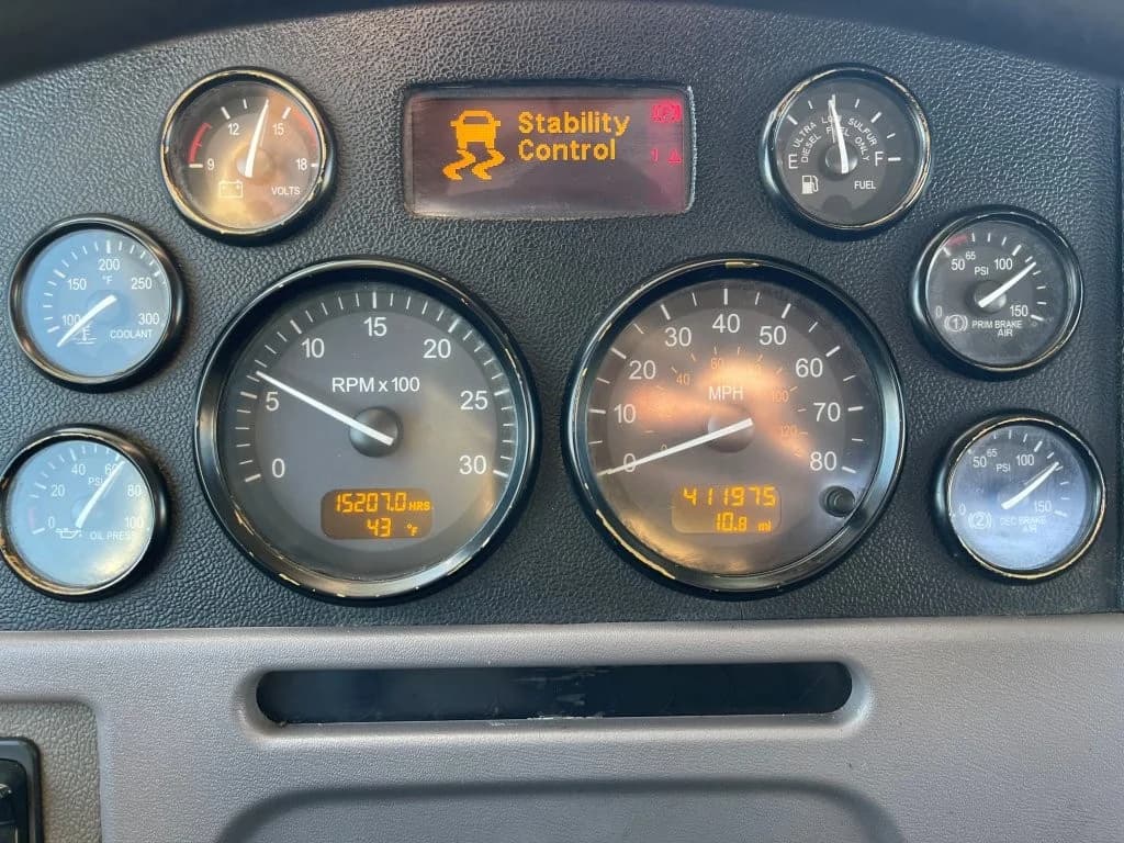 2014 Peterbilt 365 in Portland, OR — photo 11