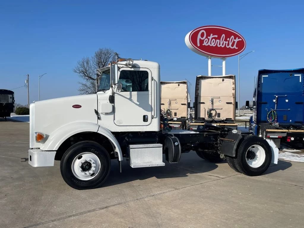 2014 Peterbilt 365 in Portland, OR — photo 2
